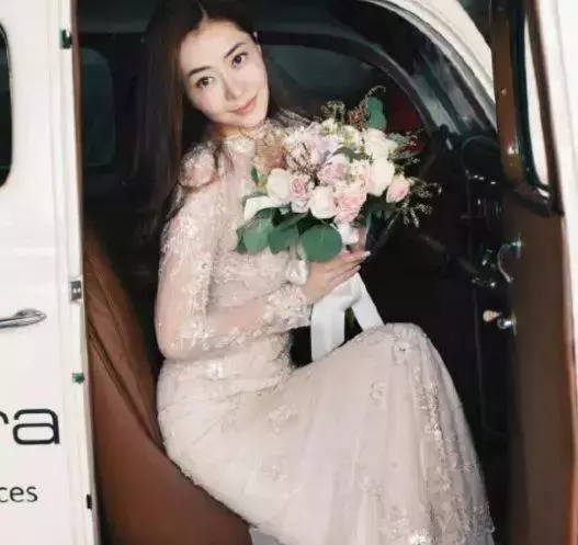 當37歲熊黛林和31歲方媛同拍雜誌,終於見識到了明星和網紅的差距