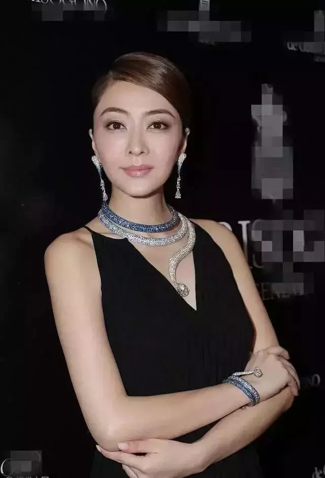 當37歲熊黛林和31歲方媛同拍雜誌,終於見識到了明星和網紅的差距