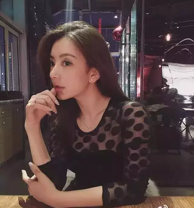 當37歲熊黛林和31歲方媛同拍雜誌,終於見識到了明星和網紅的差距