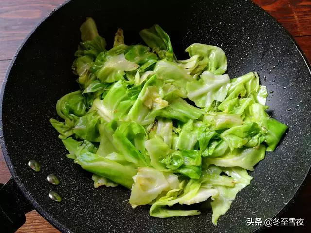 高麗菜超美味做法,比肉還好吃,脆嫩可口,天天都想吃!