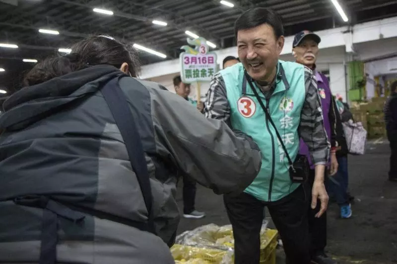 三重立委補選/凌晨5點半市場拜票 余天:體力沒問題