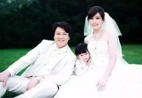女星發文曝孟庭葦離婚原因:出軌小12歲女助理,至今仍保持同性戀情 !