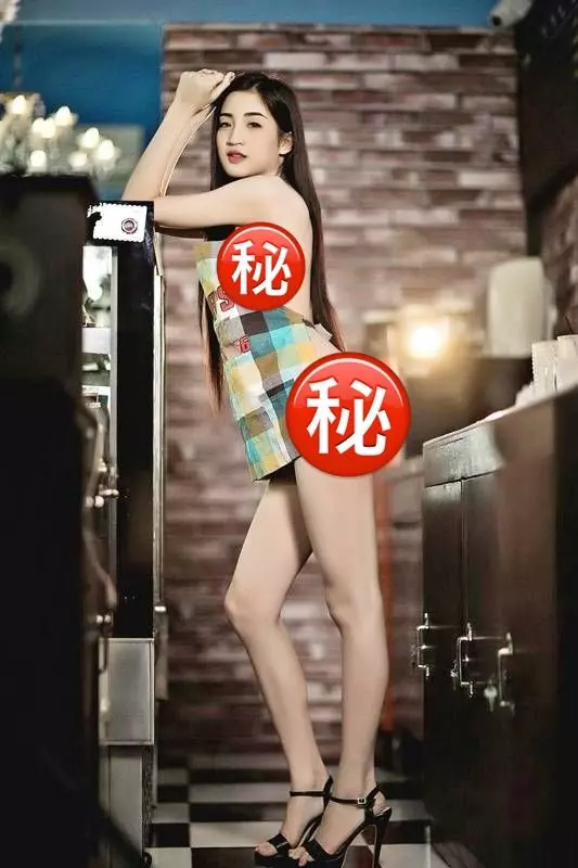 【組圖】咖啡店搞噱頭, 女侍應不穿內衣,只穿圍裙,前凸後翹招攬男顧客 !