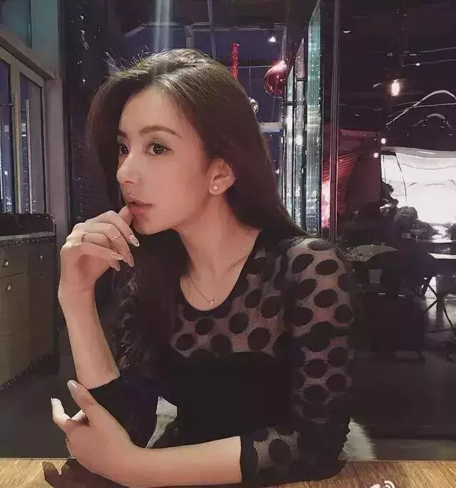 當37歲熊黛林和31歲方媛同拍雜誌,終於見識到了明星和網紅的差距
