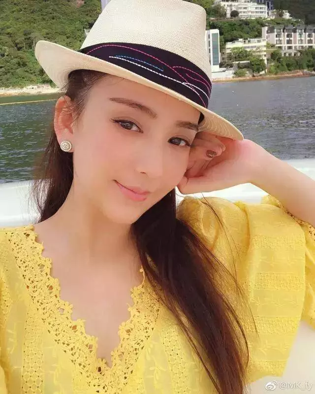 當37歲熊黛林和31歲方媛同拍雜誌,終於見識到了明星和網紅的差距