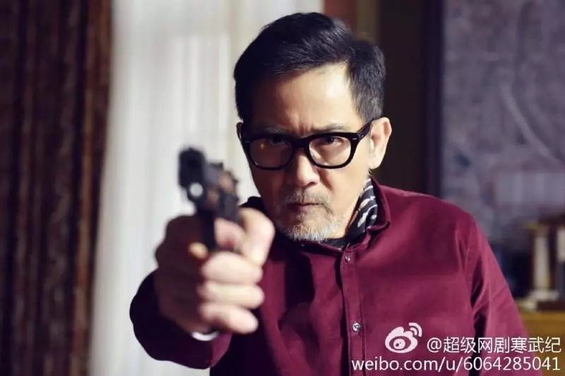 秦漢機場被拍,71歲的他長成這樣!錯過林青霞後,居然到現在還單身一人!網友:這麼帥怎麼單身!