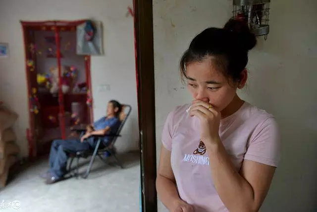 我從小就知道「姊姊是養女」,父親往 生後我把她趕出家裡,沒想到看了「父親留下的信」我後悔不已!