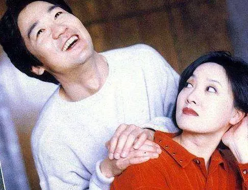 知名男演員,一生不讓二婚妻子生娃,但收養的女兒卻越來越像自己