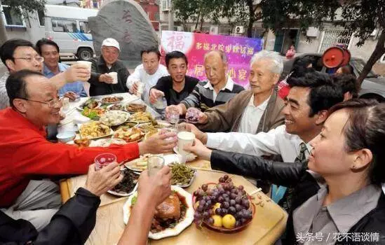 後媽不喜歡養子,20年後養子回來,開著豪車回不是報仇,後媽蒙了