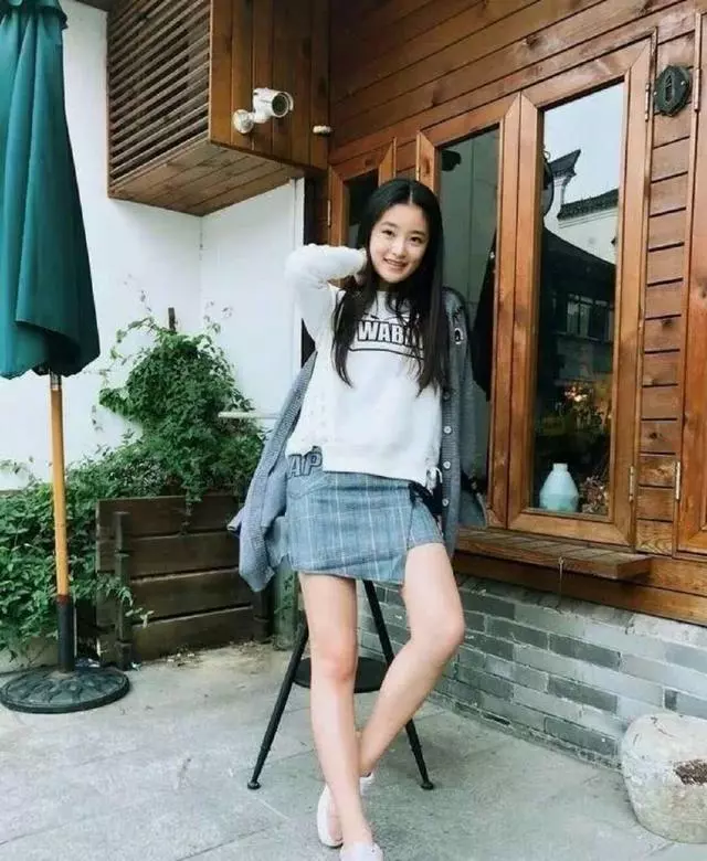 林青霞16歲女兒近照曝光,美過其母,網友:又是一個小妖精