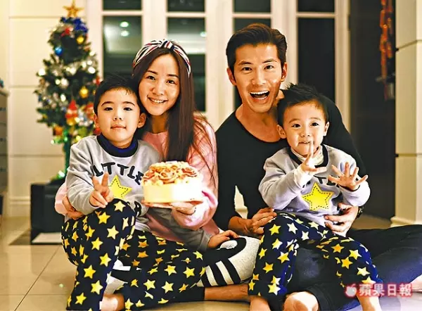 47歲黃少祺「全家近照」曝光!他抖肌跑進9千萬豪宅,娶10年嬌妻和2兒子「如今長這樣」!
