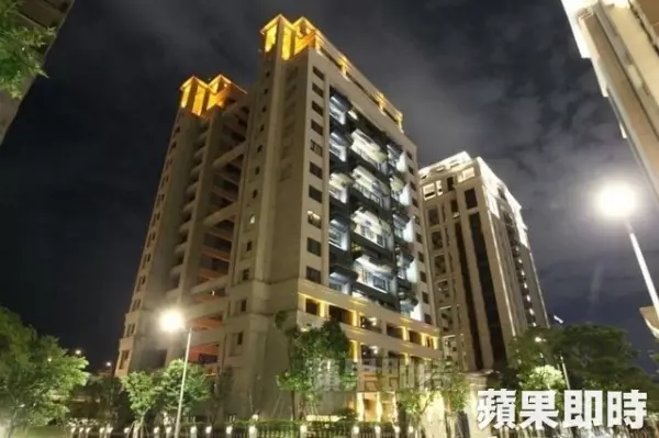 47歲黃少祺「全家近照」曝光!他抖肌跑進9千萬豪宅,娶10年嬌妻和2兒子「如今長這樣」!