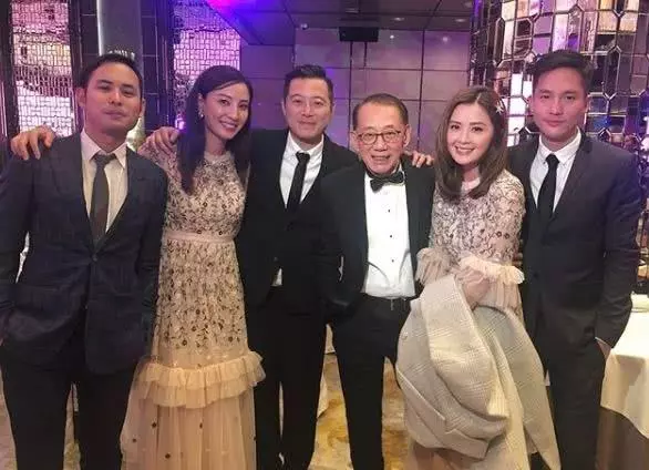 港媒曝阿Sa新男友風流帳,曾熱衷追嫩模是「貪玩」富二代!