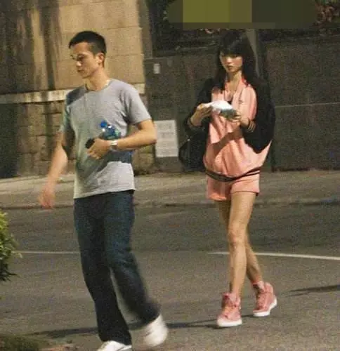 港媒曝阿Sa新男友風流帳,曾熱衷追嫩模是「貪玩」富二代!