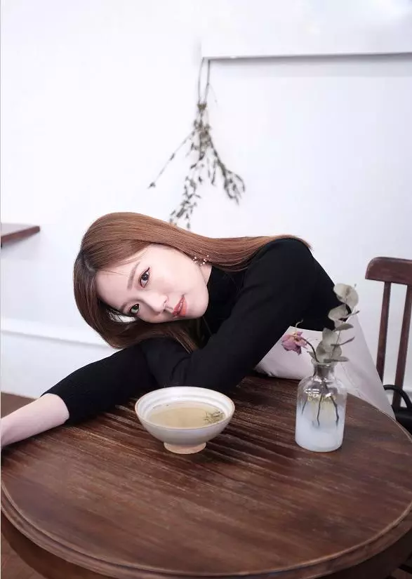 黃日華獨女近照曝光!28歲的她被寵成千金,同父親亮相驚艷眾人!