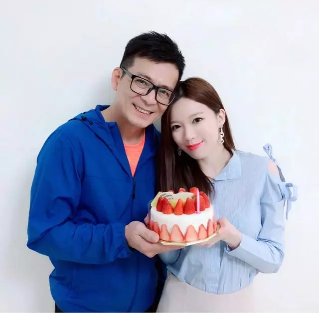 黃日華獨女近照曝光!28歲的她被寵成千金,同父親亮相驚艷眾人!