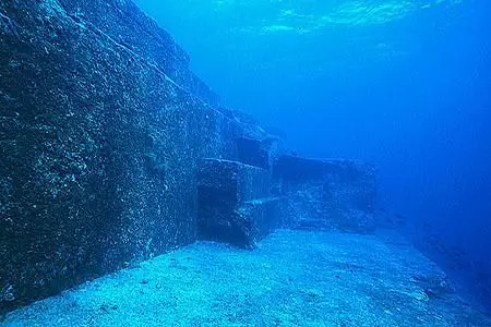 震驚!台灣宜蘭外海發現「海底金字塔」..還有巨大石像 "疑似古馬雅文明" 遺跡!