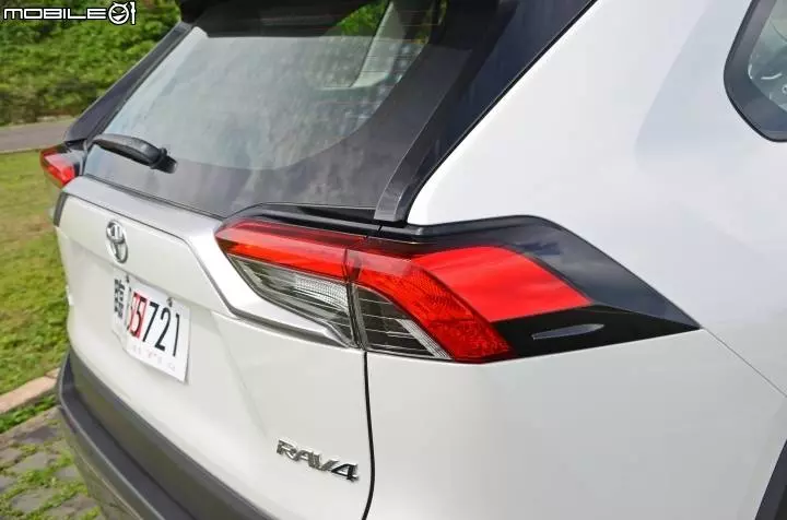 R A V 4 太猛了 嚇傻 Ford、Honda 及 Hyundai 趕緊祭出優惠方案 + R A V 4 試駕