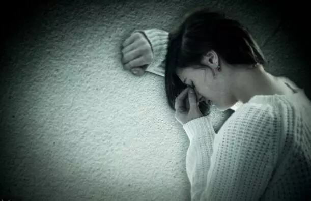 大嫂生下兒子婆婆獎勵1萬,我生下女兒她獎勵2萬,我卻氣得哭了