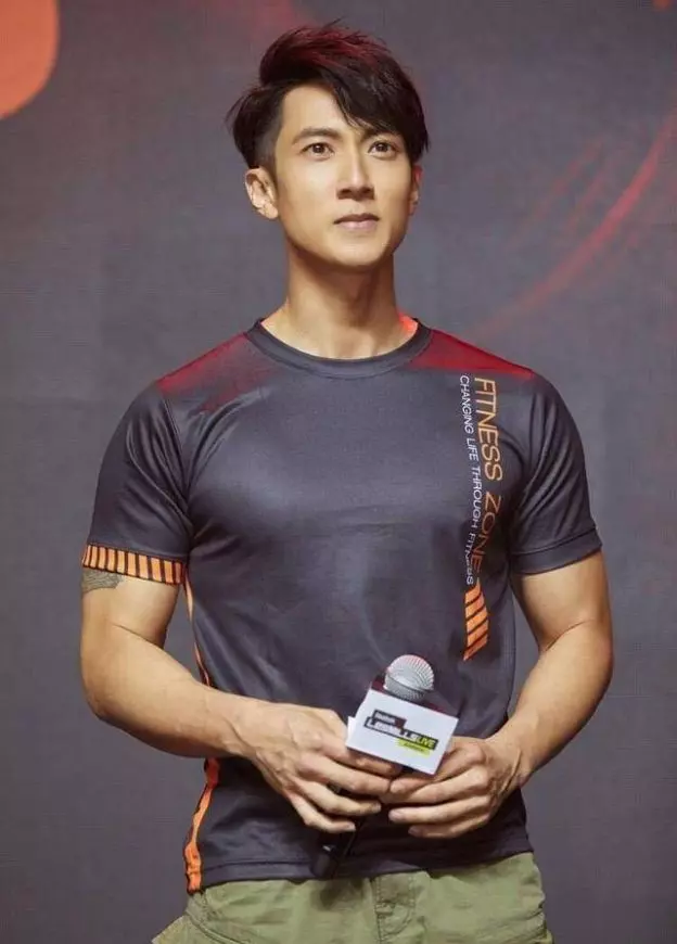 39歲吳尊留鬍子出席頒獎禮嚇壞粉絲!網友:一點都不適合!
