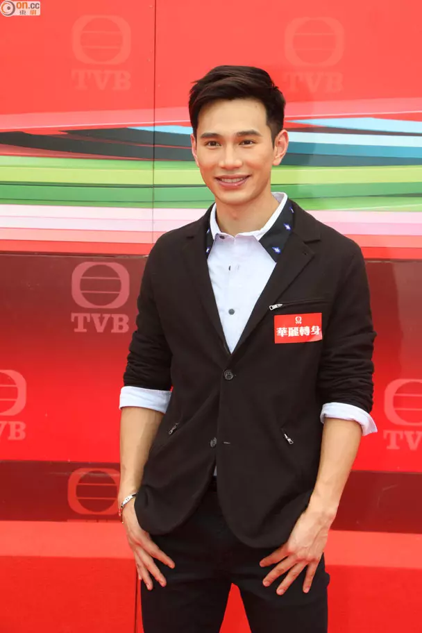 【不是拍戲!】TVB富二代男星當街告白蔡思貝,「百字愛情宣言」冧爆人!網友: 好深情啊~