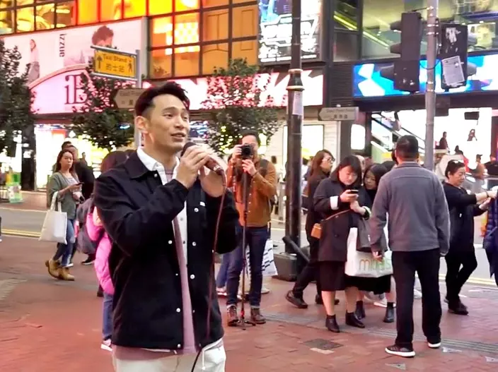 【不是拍戲!】TVB富二代男星當街告白蔡思貝,「百字愛情宣言」冧爆人!網友: 好深情啊~