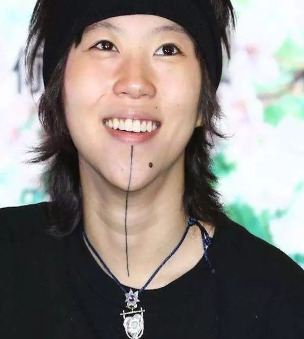 王菲與女兒李嫣逛街被跟拍,她的處理方式與張柏芝差距不是一點點!