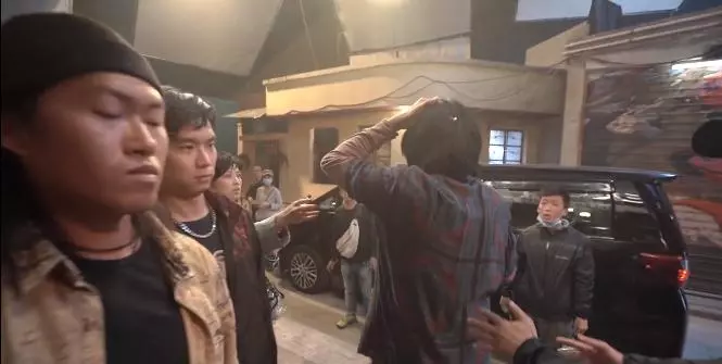 【片場驚爆見紅!!】周潤發63歲拍戲博曬老命, 被打到頭破血流還繼續拍到導演說停!網友: 敬業到~
