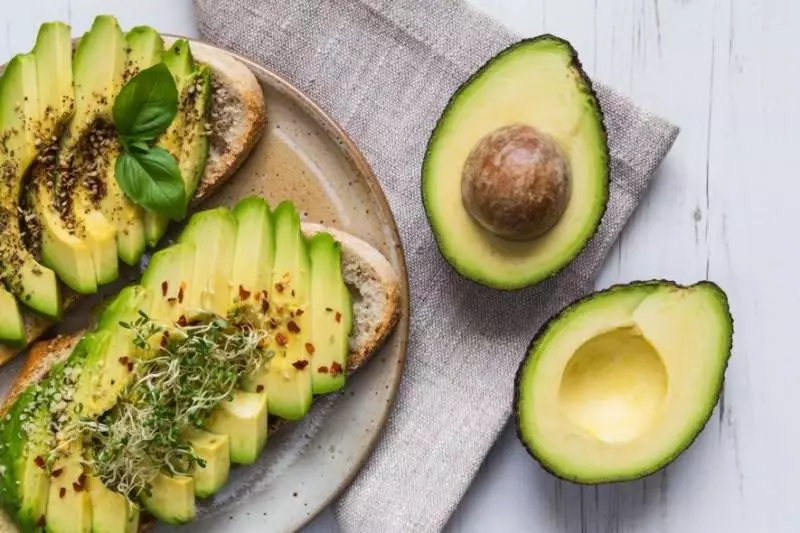 【Avocado是女人神物】牛油果的10神奇功效,護子宮、減肥、豐胸、抗老等!可以媲美補品了~