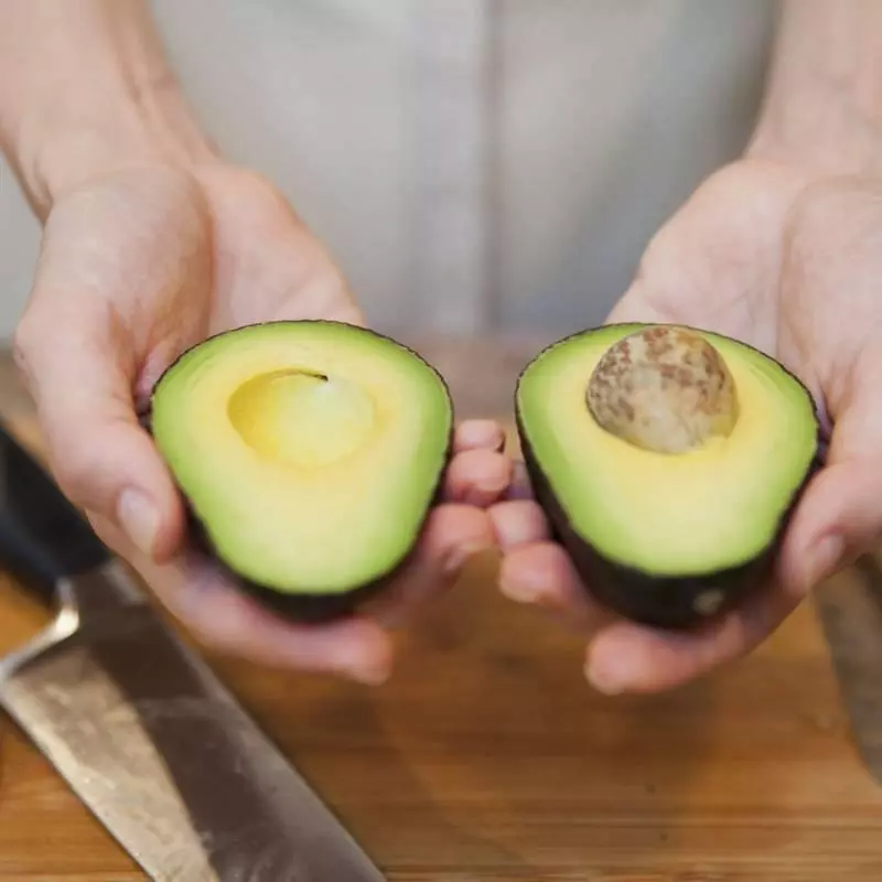 【Avocado是女人神物】牛油果的10神奇功效,護子宮、減肥、豐胸、抗老等!可以媲美補品了~