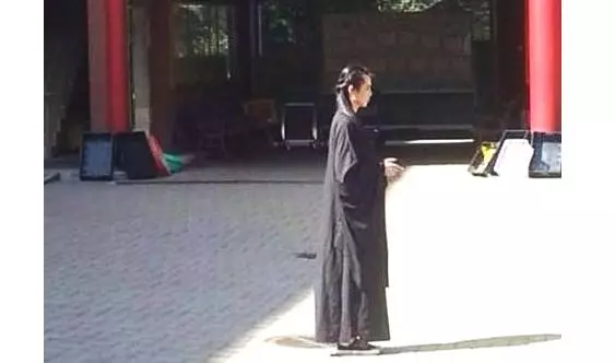 王祖賢悄然現身長春禮佛,52歲聶小倩無緣婚姻終選擇皈依佛門!
