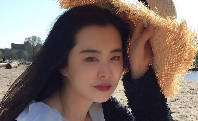 王祖賢悄然現身長春禮佛,52歲聶小倩無緣婚姻終選擇皈依佛門!