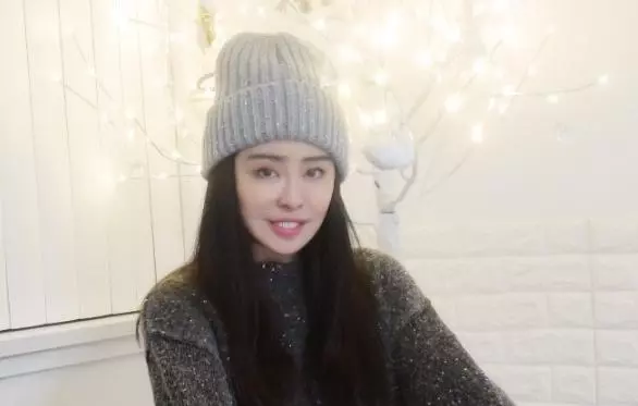 王祖賢悄然現身長春禮佛,52歲聶小倩無緣婚姻終選擇皈依佛門!