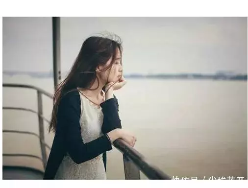 新婚夜老婆死活不讓碰,半夜忍不住抱了下她我嚇的驚慌失措滾下床