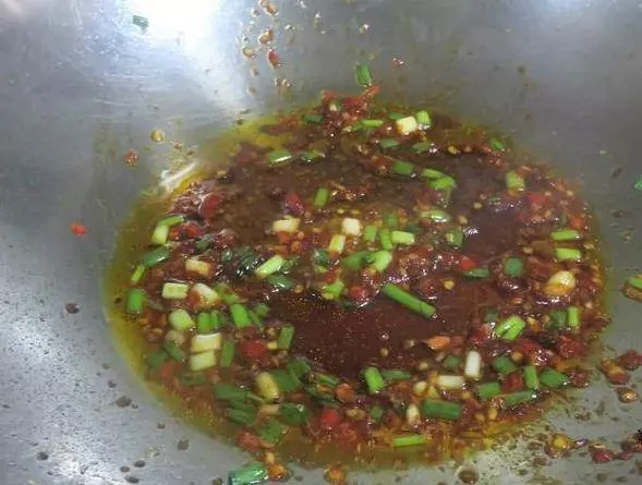 煎豆腐時,切記不可直接下油鍋。多加這1步,豆腐不碎不粘鍋,更好吃了