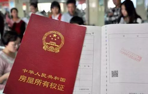 買房時,婆婆要求在房產證上加他的名字,老公說一句話,我傻眼了