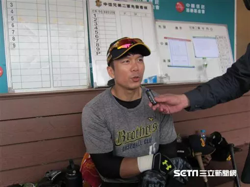 中職/周思齊狀況好練更多 記錄髮型