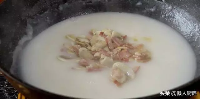 喜歡喝奶油蘑菇湯不用去外面買,試試我的這種做法,既簡單又好吃