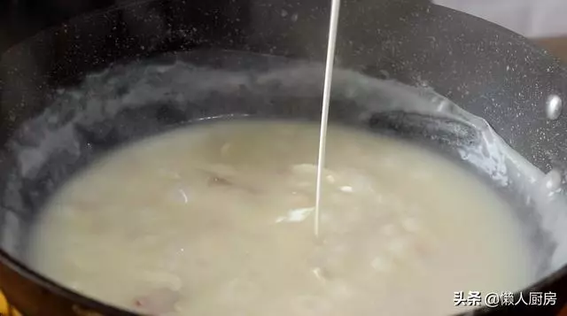 喜歡喝奶油蘑菇湯不用去外面買,試試我的這種做法,既簡單又好吃