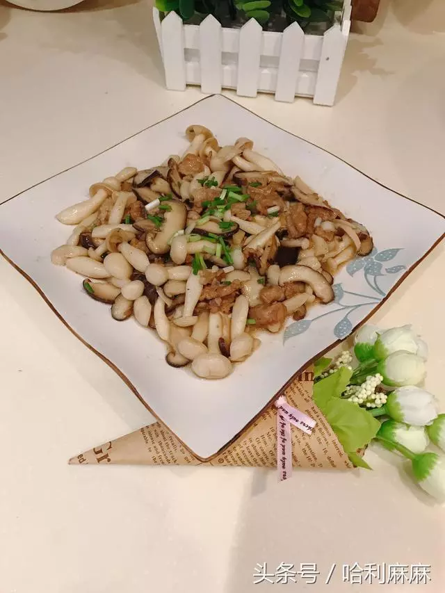 這道菜排毒通便、降壓降血脂,脆嫩鮮滑,清甜可口。這個季節吃正合適,一定要多做給家人吃!