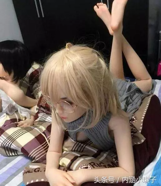 超搞笑的25張內涵圖,據說男生才看得懂。姑娘騎車這麼不小心,把膝蓋都摔破了...