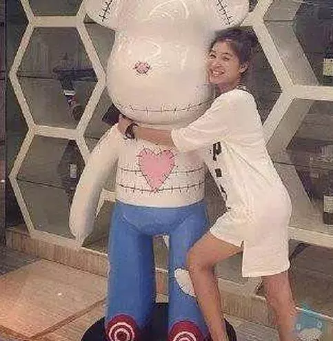 超搞笑的25張內涵圖,據說男生才看得懂。姑娘騎車這麼不小心,把膝蓋都摔破了...