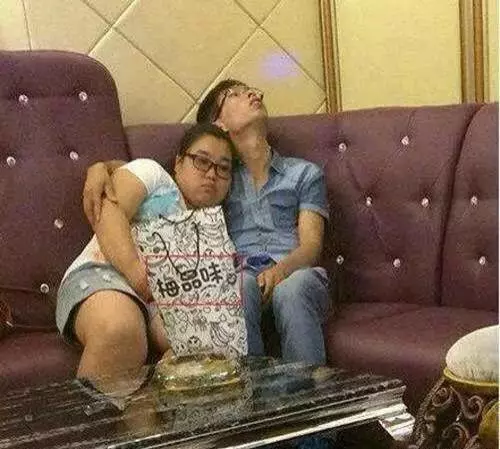 超搞笑的25張內涵圖,據說男生才看得懂。姑娘騎車這麼不小心,把膝蓋都摔破了...