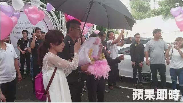 【最感人的愛情】婚前車禍一屍兩命,男友殯儀館堅持承諾為女友套戒冥婚!