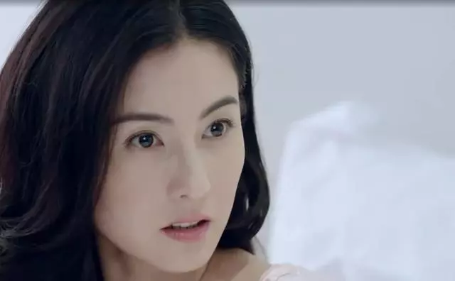 張柏芝微博曬自己照顧小嬰兒照片,小嬰兒長得像張柏芝兩個兒子?
