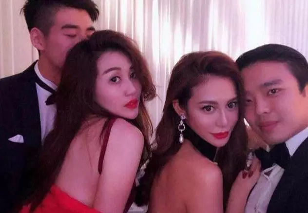 何猷君姐姐疑有孕,四太黑臉拒答,反而三太笑容滿臉回了6個字!