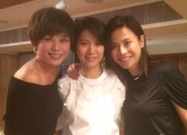 47歲袁詠儀與48歲宣萱近照,從閨蜜到仇人,如今差距還真大!