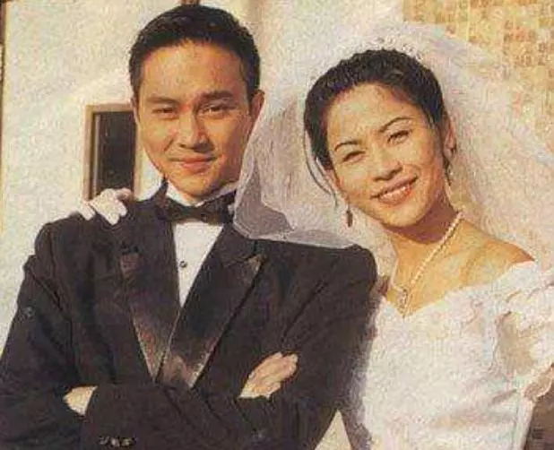 47歲袁詠儀與48歲宣萱近照,從閨蜜到仇人,如今差距還真大!