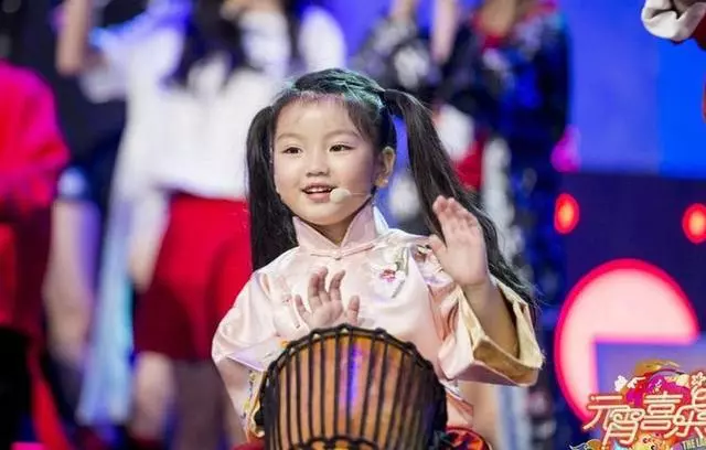 4歲出道一炮而紅,6歲就年賺百萬養活一家人,今現狀卻讓人心疼