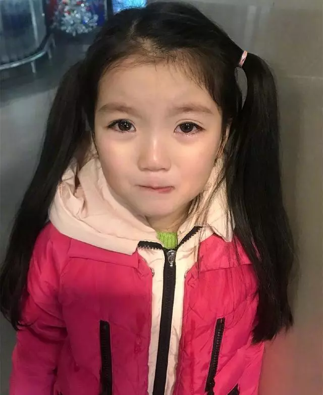 4歲出道一炮而紅,6歲就年賺百萬養活一家人,今現狀卻讓人心疼